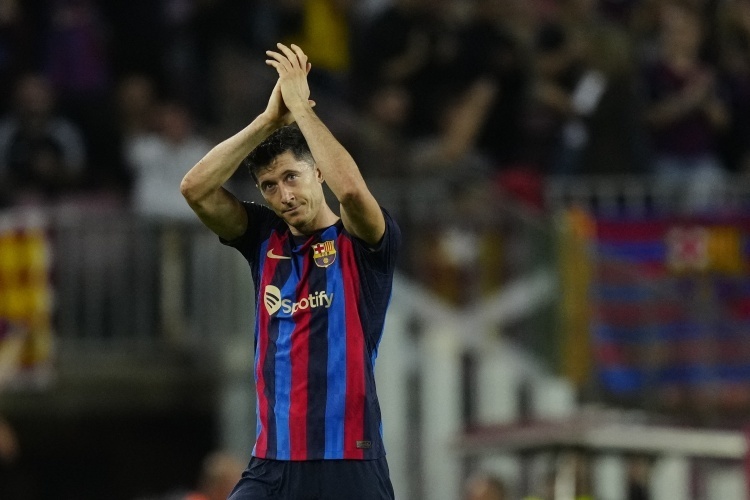 九游体育-莱万多夫斯基连续二十场比赛得分超过绝杀，勇士挑战极限！的简单介绍